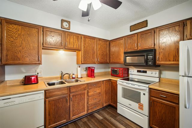 4801 Woodland Avenue 3, West Des Moines, IA 50266