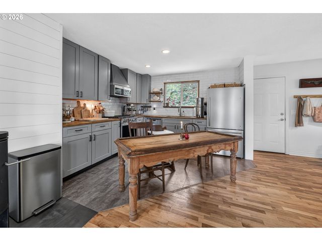 2153 Se OHIO Ave, Roseburg, OR 97470