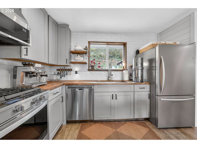 2153 Se OHIO Ave, Roseburg, OR 97470