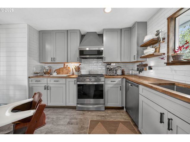 2153 Se OHIO Ave, Roseburg, OR 97470