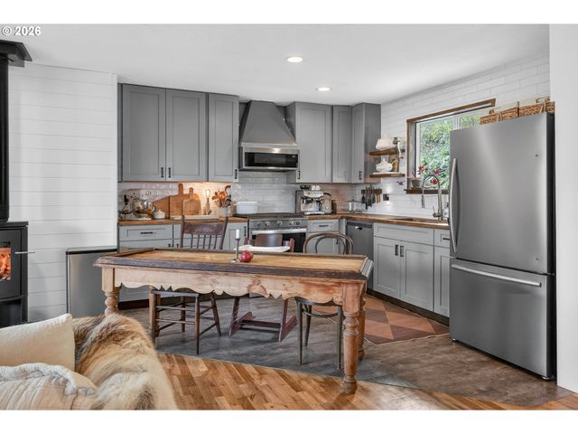 2153 Se OHIO Ave, Roseburg, OR 97470