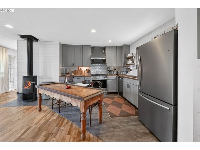 2153 Se OHIO Ave, Roseburg, OR 97470