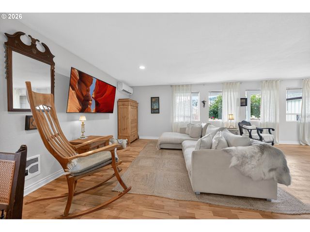 2153 Se OHIO Ave, Roseburg, OR 97470