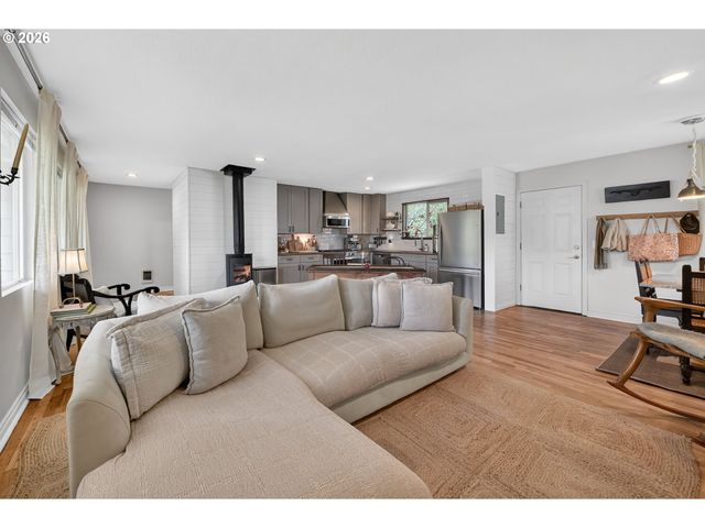 2153 Se OHIO Ave, Roseburg, OR 97470