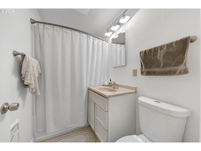 2153 Se OHIO Ave, Roseburg, OR 97470