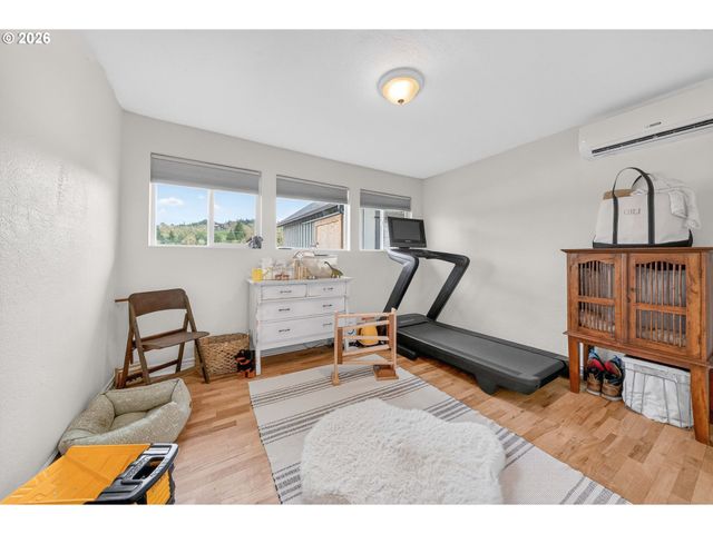 2153 Se OHIO Ave, Roseburg, OR 97470