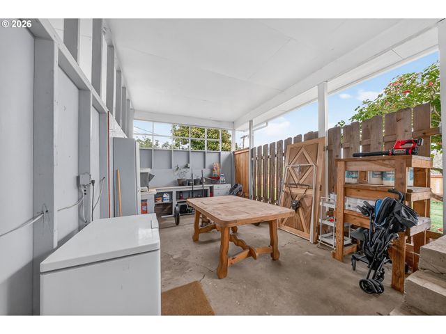 2153 Se OHIO Ave, Roseburg, OR 97470