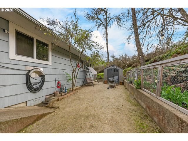 2153 Se OHIO Ave, Roseburg, OR 97470