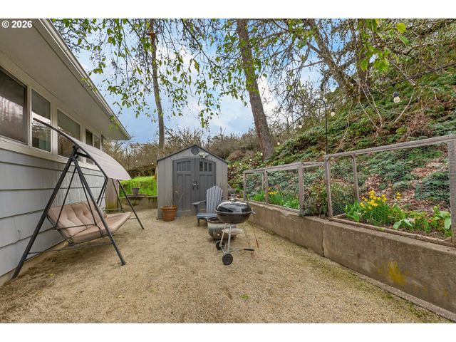 2153 Se OHIO Ave, Roseburg, OR 97470