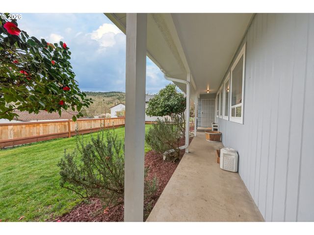 2153 Se OHIO Ave, Roseburg, OR 97470