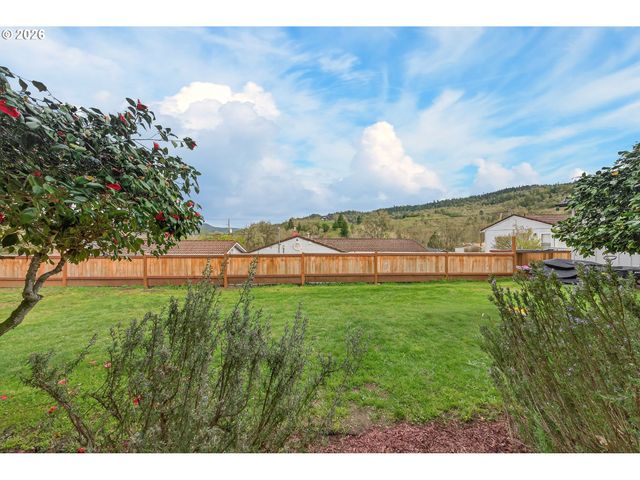 2153 Se OHIO Ave, Roseburg, OR 97470