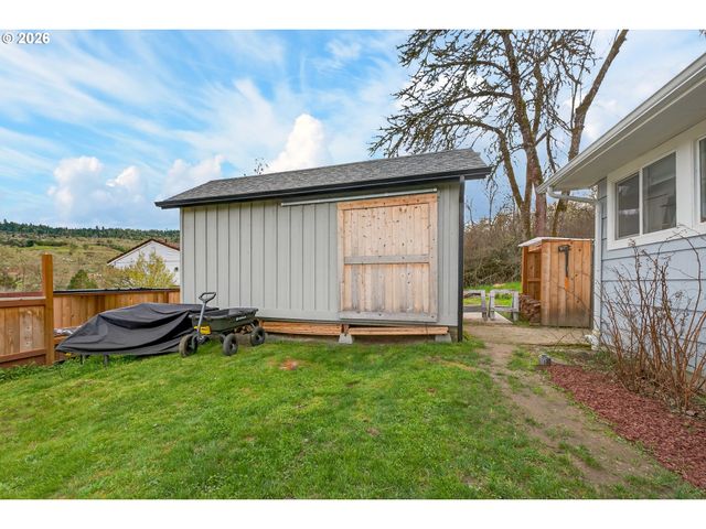 2153 Se OHIO Ave, Roseburg, OR 97470