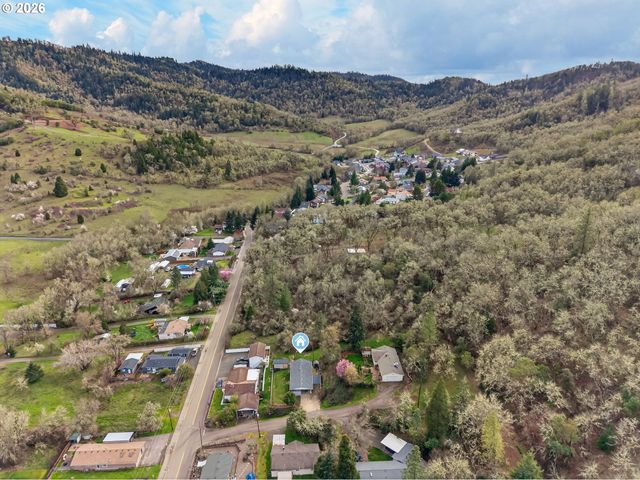 2153 Se OHIO Ave, Roseburg, OR 97470