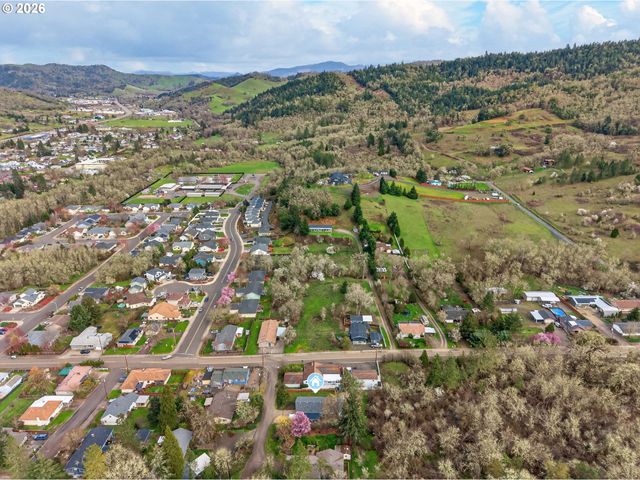 2153 Se OHIO Ave, Roseburg, OR 97470