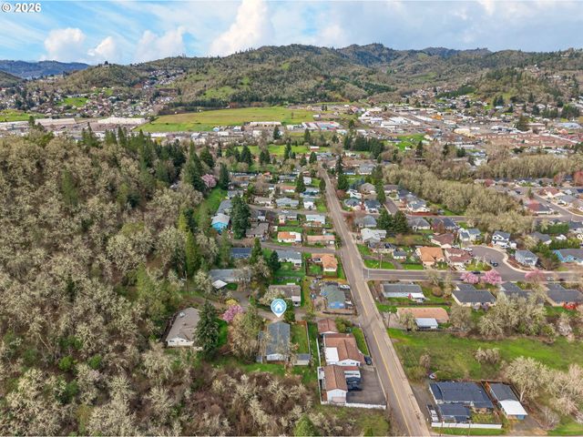 2153 Se OHIO Ave, Roseburg, OR 97470