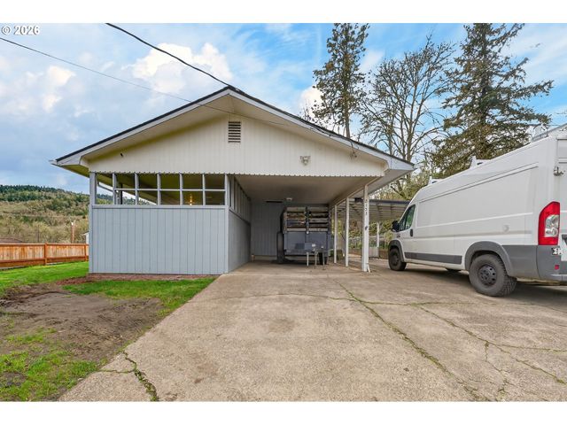 2153 Se OHIO Ave, Roseburg, OR 97470