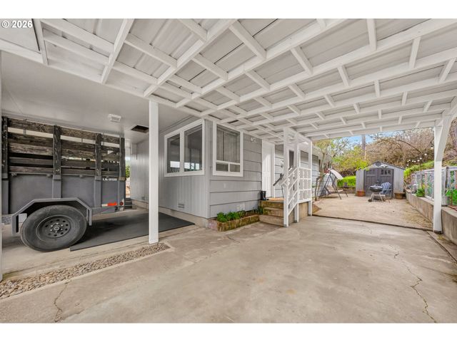 2153 Se OHIO Ave, Roseburg, OR 97470