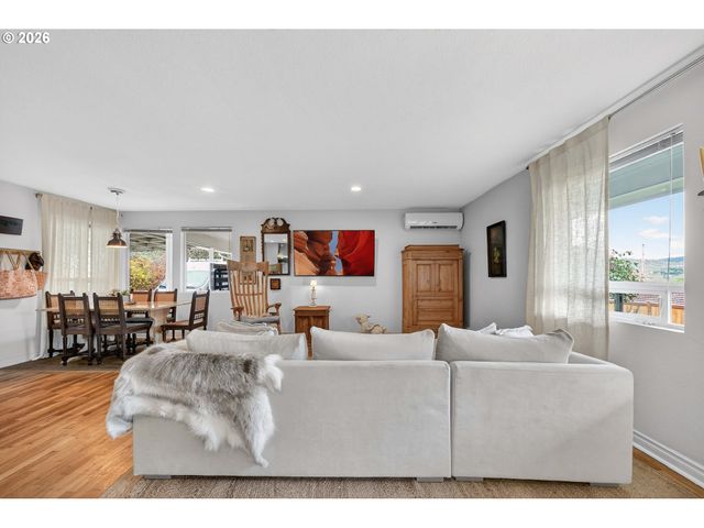 2153 Se OHIO Ave, Roseburg, OR 97470