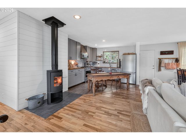 2153 Se OHIO Ave, Roseburg, OR 97470