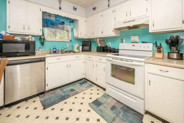 689 Skyline Drive, Florence, KY 41042