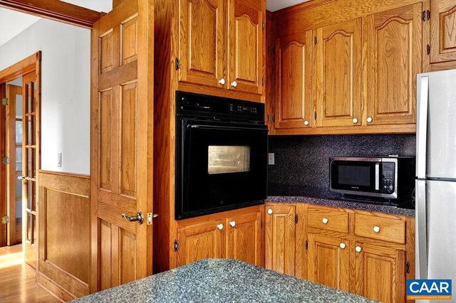 472 HORSESHOE MOUNTAIN RD, Roseland, VA 22967