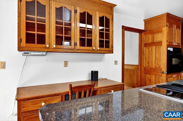 472 HORSESHOE MOUNTAIN RD, Roseland, VA 22967