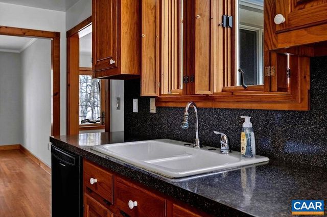472 HORSESHOE MOUNTAIN RD, Roseland, VA 22967