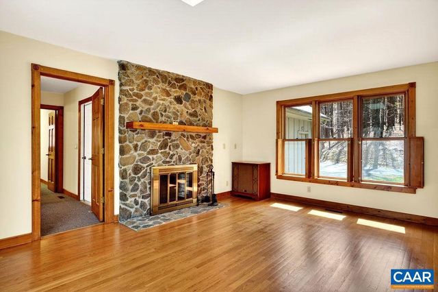 472 HORSESHOE MOUNTAIN RD, Roseland, VA 22967