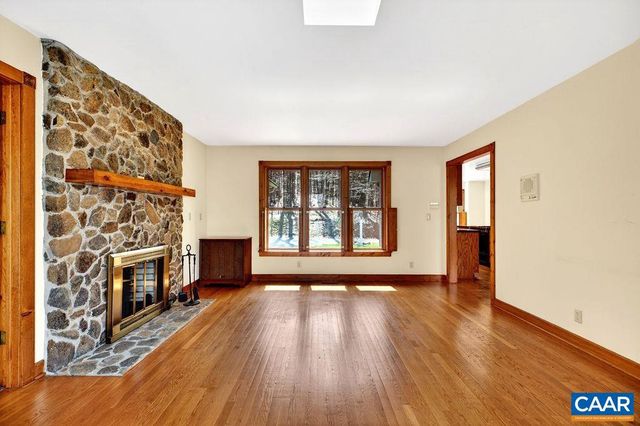 472 HORSESHOE MOUNTAIN RD, Roseland, VA 22967