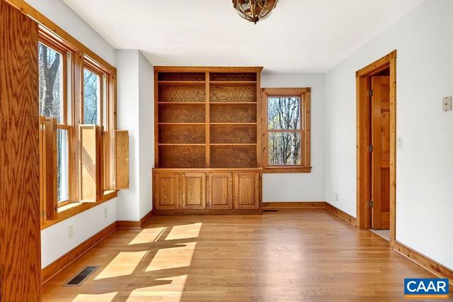472 HORSESHOE MOUNTAIN RD, Roseland, VA 22967
