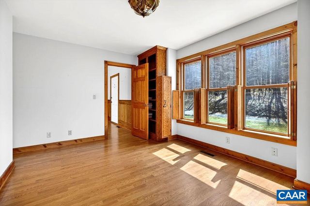 472 HORSESHOE MOUNTAIN RD, Roseland, VA 22967
