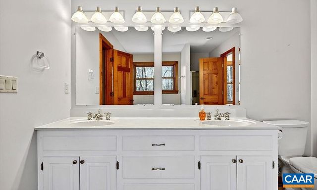 472 HORSESHOE MOUNTAIN RD, Roseland, VA 22967