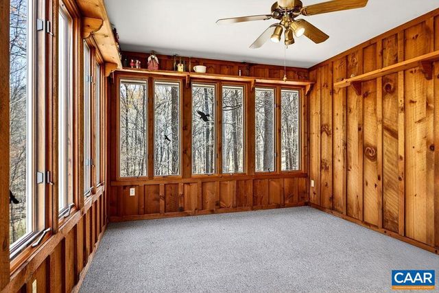 472 HORSESHOE MOUNTAIN RD, Roseland, VA 22967