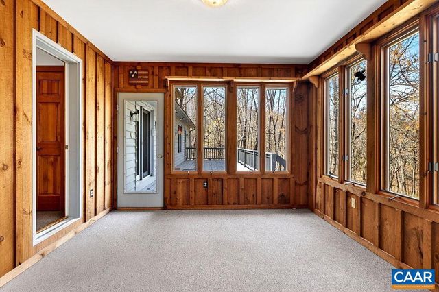472 HORSESHOE MOUNTAIN RD, Roseland, VA 22967