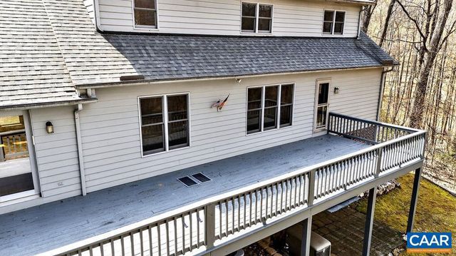 472 HORSESHOE MOUNTAIN RD, Roseland, VA 22967