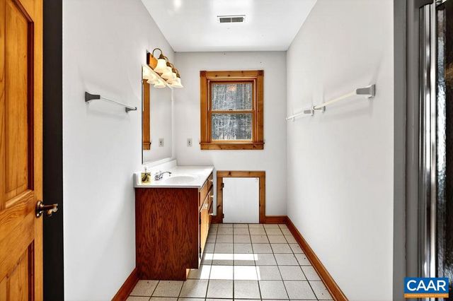 472 HORSESHOE MOUNTAIN RD, Roseland, VA 22967