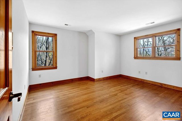 472 HORSESHOE MOUNTAIN RD, Roseland, VA 22967