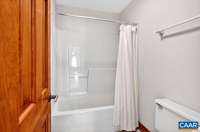 472 HORSESHOE MOUNTAIN RD, Roseland, VA 22967