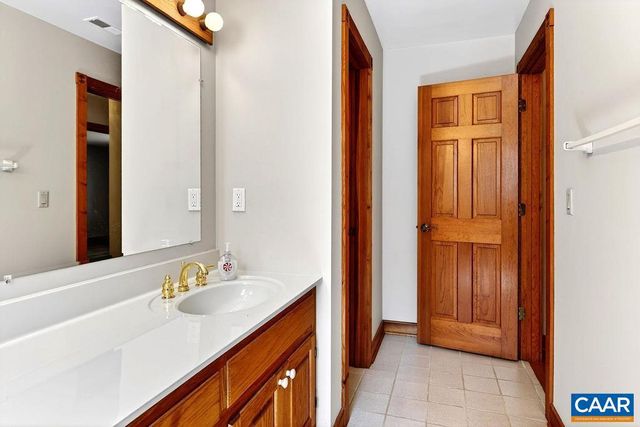 472 HORSESHOE MOUNTAIN RD, Roseland, VA 22967