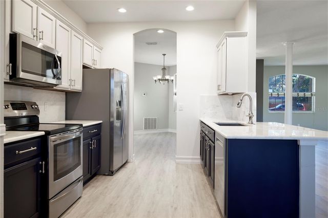 2560 TALL MAPLE LOOP, Ocoee, FL 34761