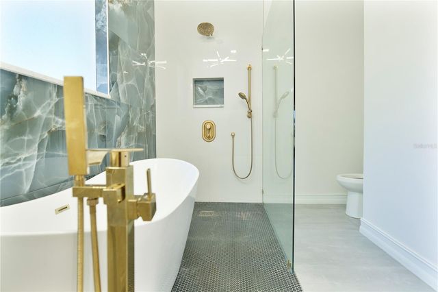 2560 TALL MAPLE LOOP, Ocoee, FL 34761