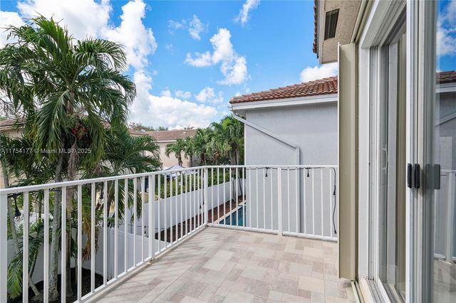 7546 NW 18th Dr, Pembroke Pines, FL 33024