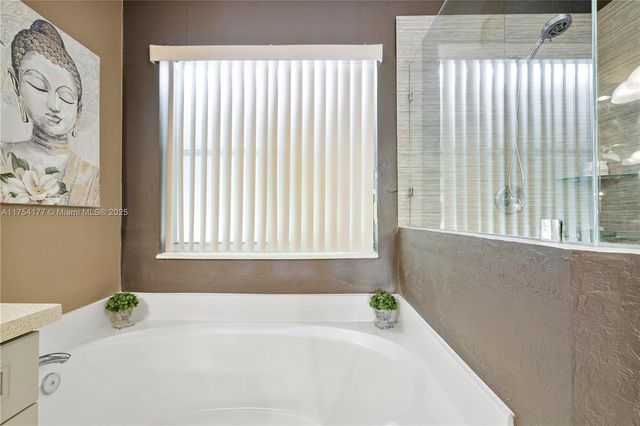 7546 NW 18th Dr, Pembroke Pines, FL 33024