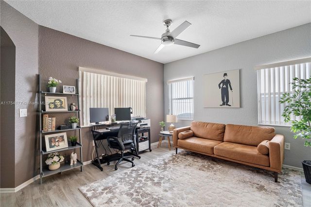 7546 NW 18th Dr, Pembroke Pines, FL 33024