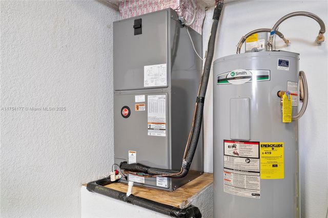 7546 NW 18th Dr, Pembroke Pines, FL 33024