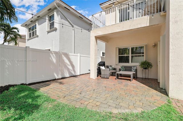 7546 NW 18th Dr, Pembroke Pines, FL 33024