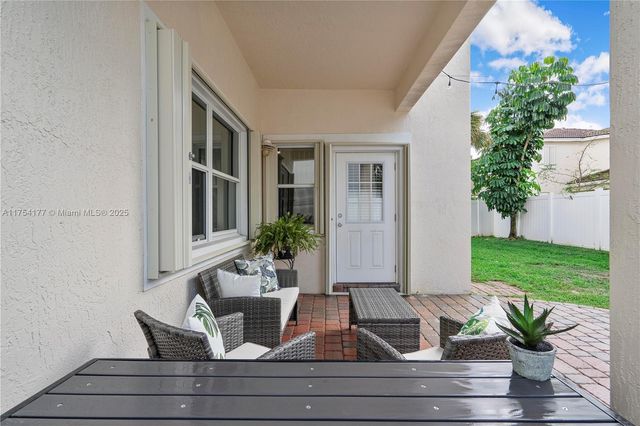 7546 NW 18th Dr, Pembroke Pines, FL 33024