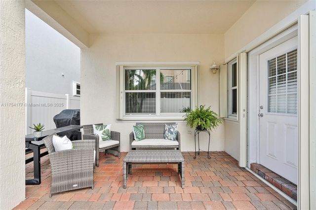 7546 NW 18th Dr, Pembroke Pines, FL 33024