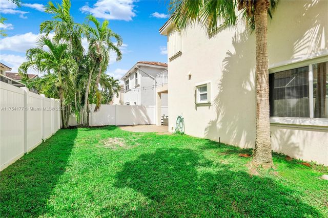 7546 NW 18th Dr, Pembroke Pines, FL 33024