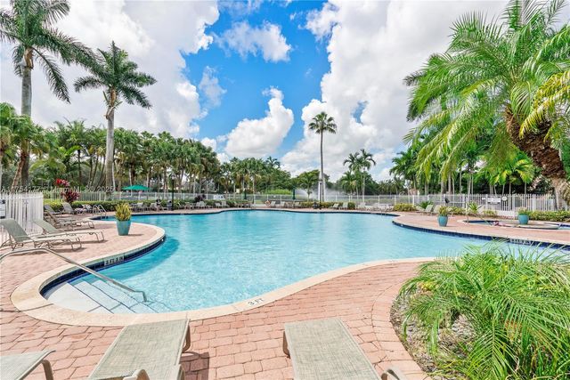 7546 NW 18th Dr, Pembroke Pines, FL 33024